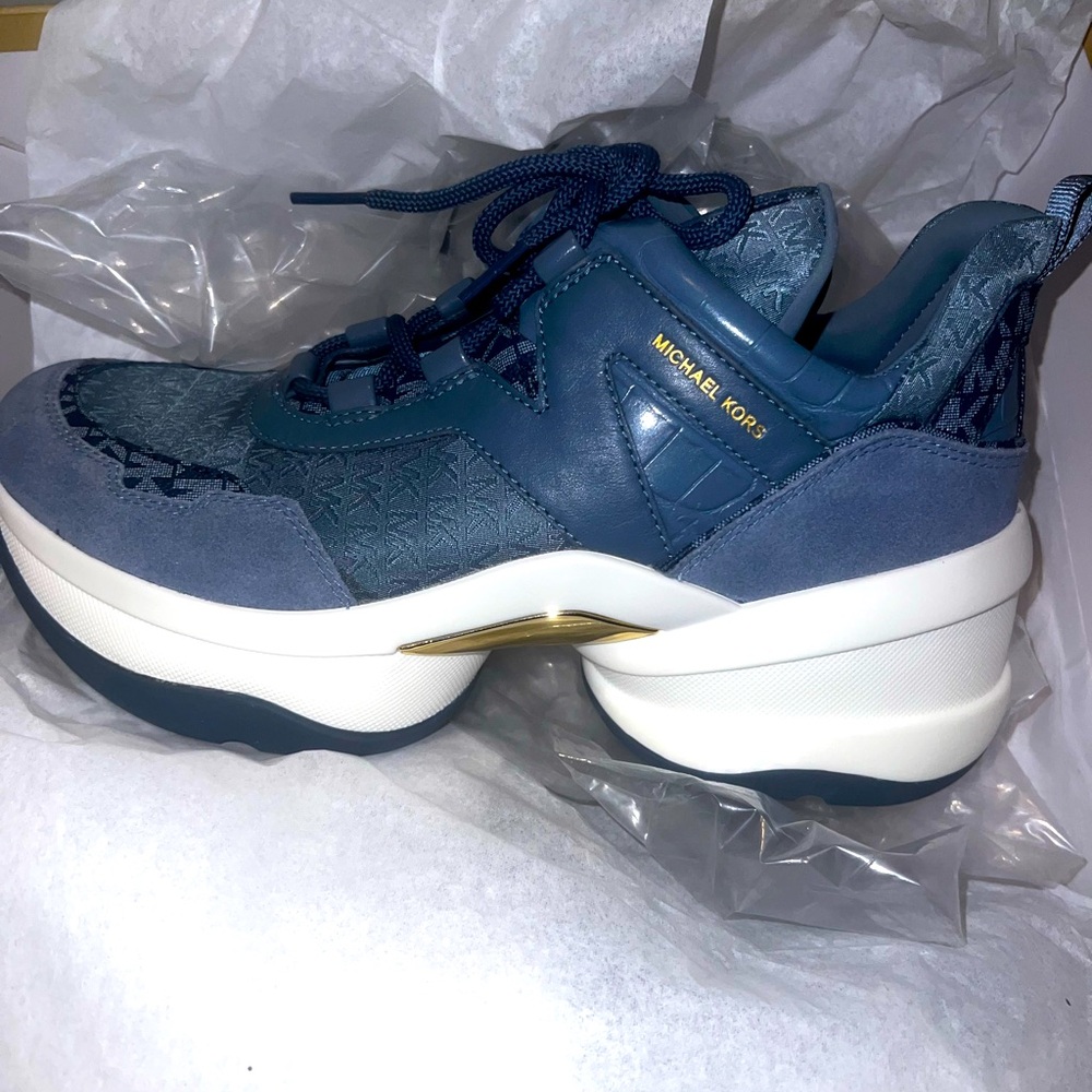 BRAND NEW, NEVER BEEN WORN!
Stunning MK Olympia trainer, size 9.5M